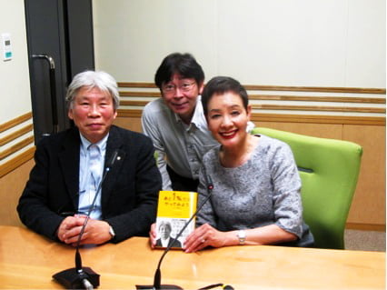 番組収録におじゃましました。 左から水戸岡さん、寺島尚正アナウンサー、浜美枝さん。 